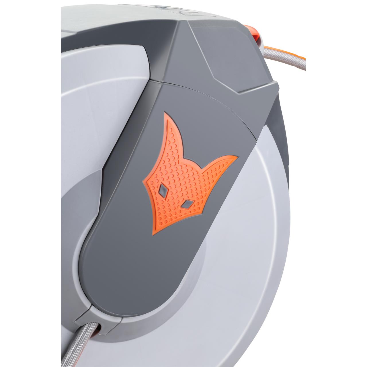 Carrete de manguera automático para pared FUXTEC FX-WSA20 de 20 m con "EASY FIX" para facilitar el riego.