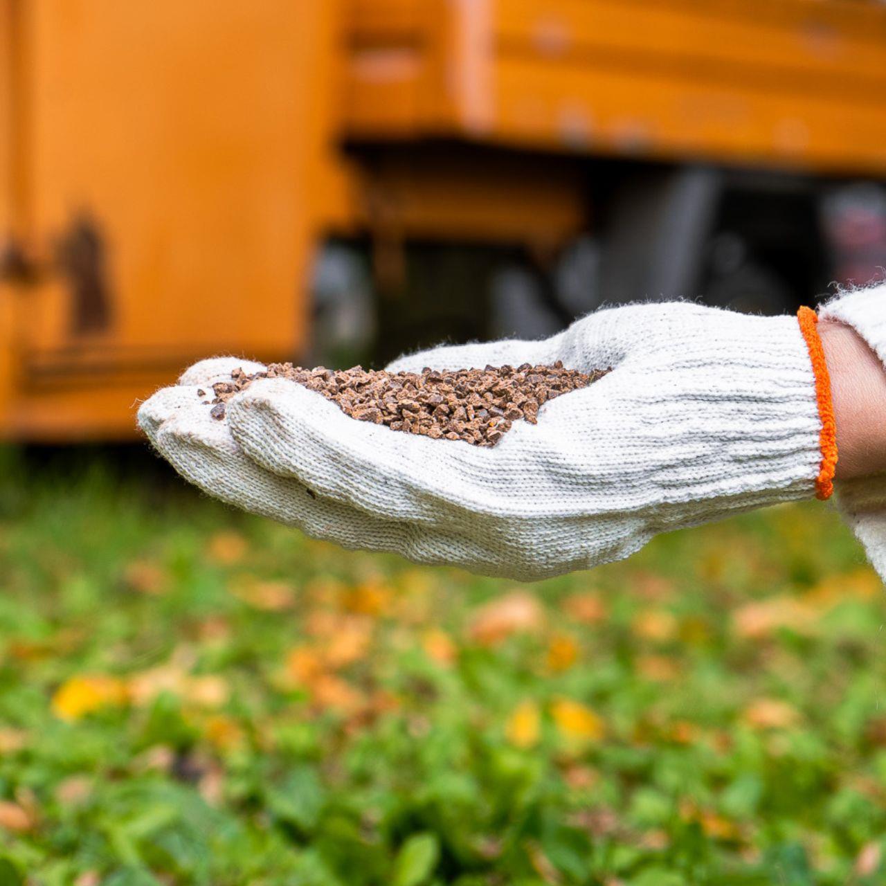 Abono de otoño para césped FUXTEC FX-RDH10 10 kg para 250 m².