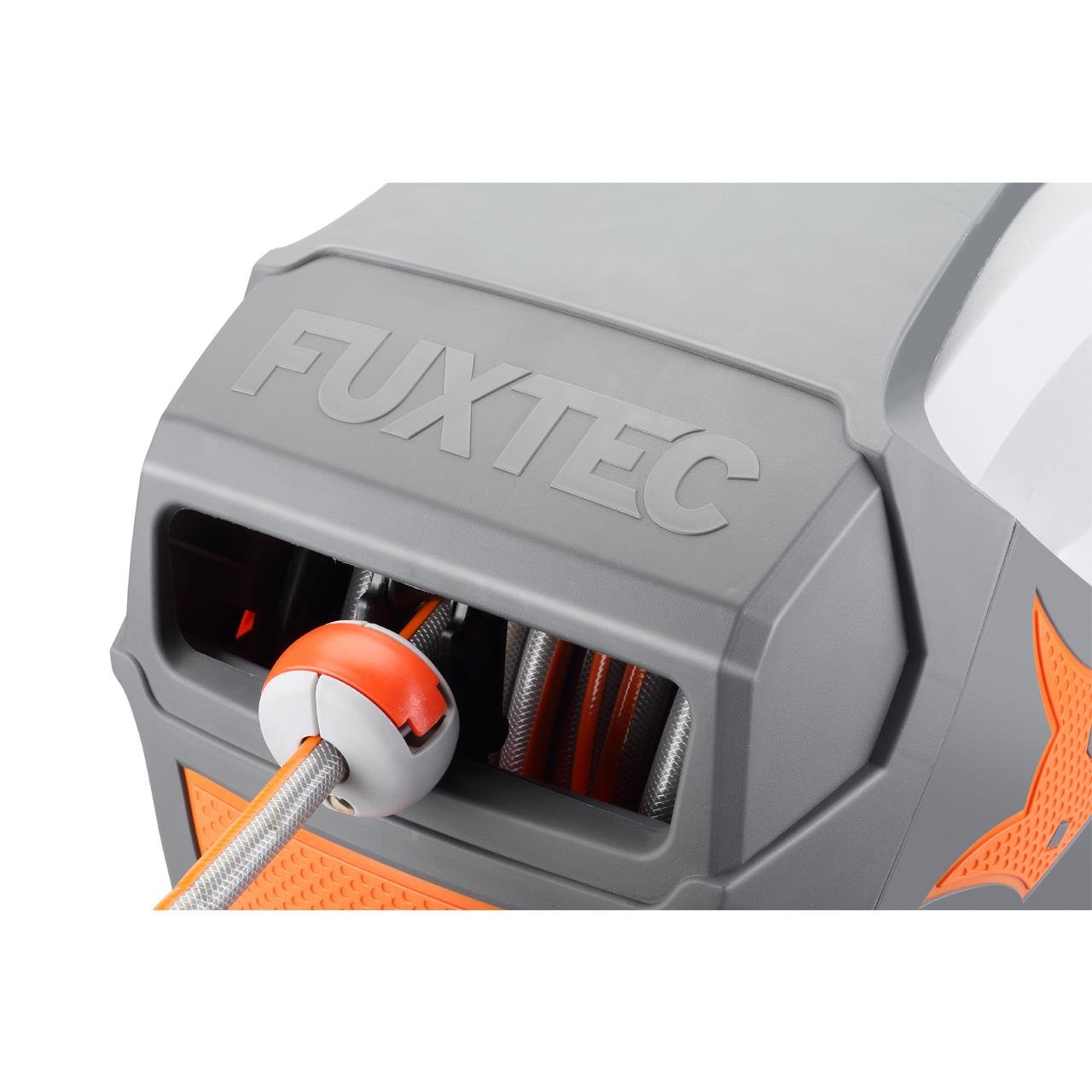 Carrete automático de manguera para pared FUXTEC FX-WSA30 de 30 m con "EASY FIX" para facilitar el riego.